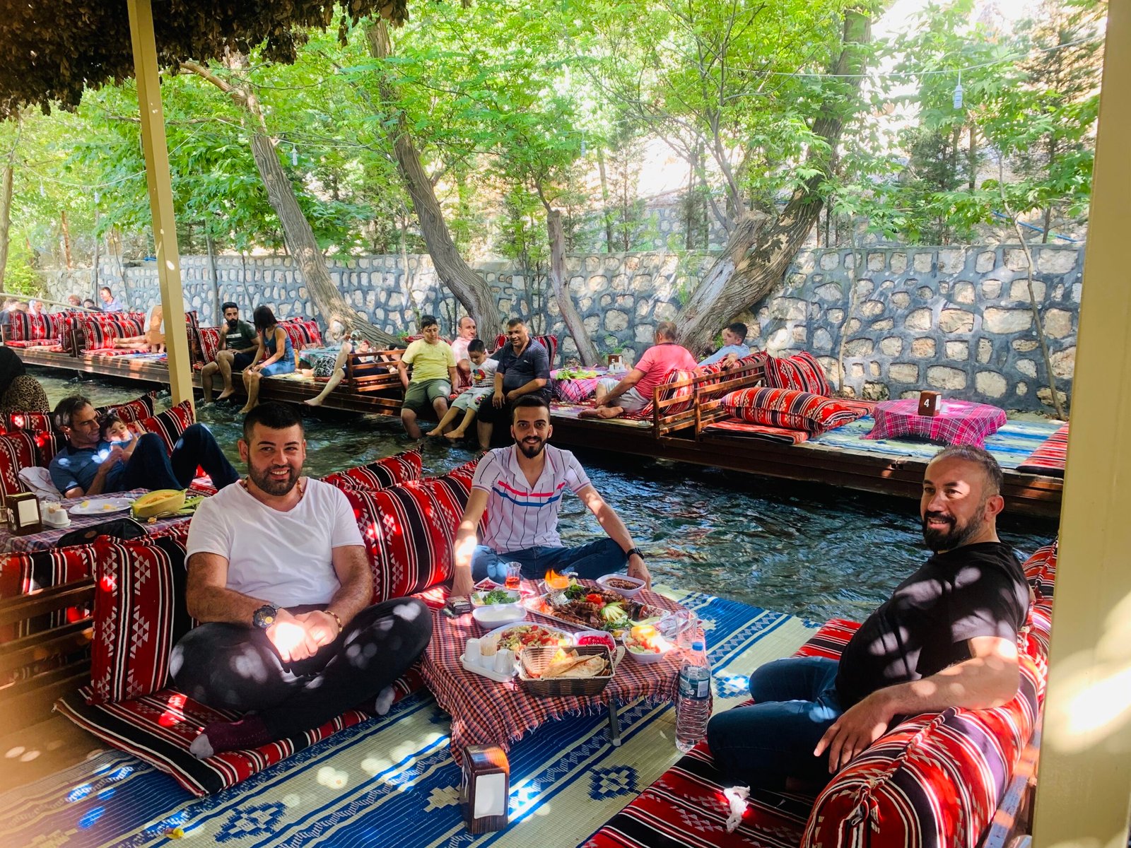 Su Üstü Ziyafet Masaları